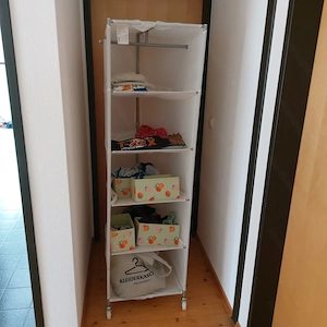 Jugend-Kleiderschrank 3-teilig, fahrbare Leichtgarderobe, Jugendschreibtisch zu verschenken  Bild 5