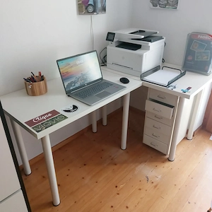 Jugend-Kleiderschrank 3-teilig, fahrbare Leichtgarderobe, Jugendschreibtisch zu verschenken  Bild 9