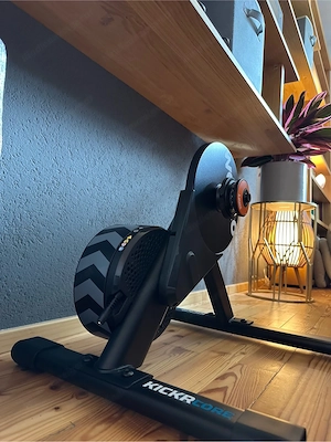 Wahoo KICKR CORE 2 mit Zwift Cog & Click - wie neu Bild 2