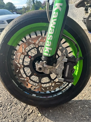 Kawasaki KX 450F Supermoto Bild 2