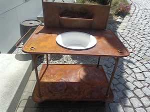 Alter,antiker Waschtisch mit Emailbecken Bild 3