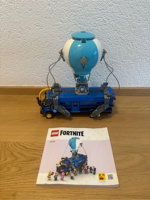 Lego Fortnite Battle Bus Bild 3
