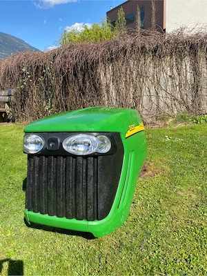 John Deere 3320 Motorhaube  Bild 3