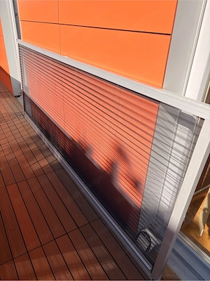 Fliegenschutzgitter mit Schiebetüre Bild 2