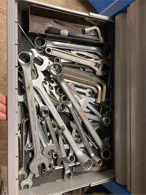 Werkzeugwagen mit werkzeug Bild 4