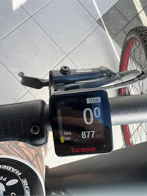 e-Mountainbike matt-schwarz - rot Bild 4