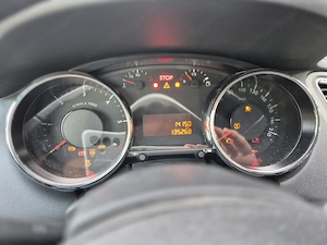 Peugeot 5008, Erstzulassung 2015, 7 Sitzplätze - DEFEKT! Bild 7