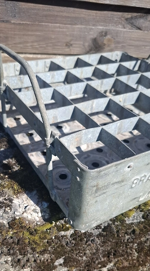 Alte Bierkiste Metall Bild 4