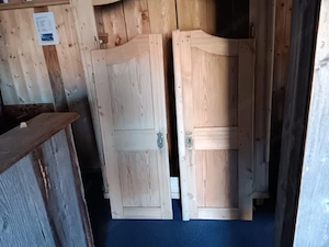 Verkaufe abgelaugten Kasten Schrank aus Omas Zeiten