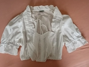 Dirndlbluse Bild 3
