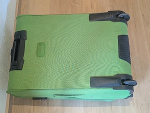 Reisekoffer grün mit zwei Rollen Bild 3