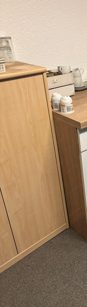 verschiedene Büromöbel Bild 6