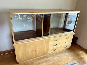 Sideboard mit Glasvitrinen-Aufsatz 70er Jahre Bild 2