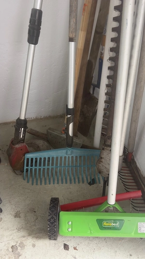 Rechen, Trimmer, Mistgabel, Spaten Bild 3