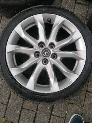 Verkaufe originale Mazda Alufelgen inkl. Sommerreifen für Mazda 3. Bild 3