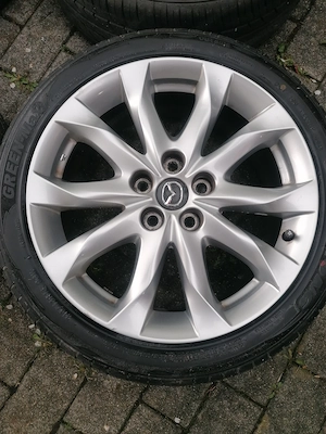 Verkaufe originale Mazda Alufelgen inkl. Sommerreifen für Mazda 3. Bild 2