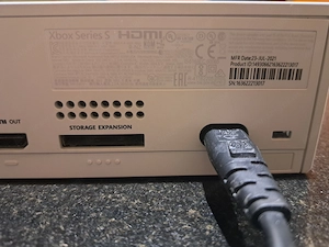 Xbox Series S mit 2 Kontroller Bild 2