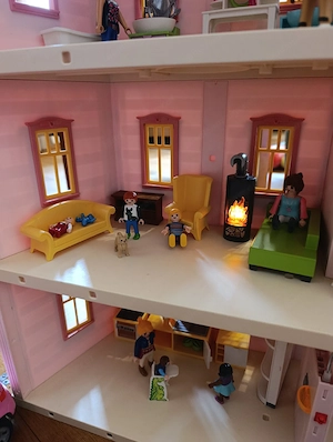 Playmobil stadtvilla Puppenhaus  Bild 2