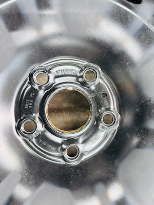 4x VW Original Stahlfelgen + Sommerreifen 215 55 R17 DOT 2024 NEUWERTIG Bild 2