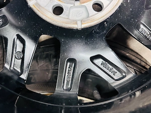 VW 17 Zoll Alufelgen 5Q0601027N + Continental 215 60 R17C Bild 5