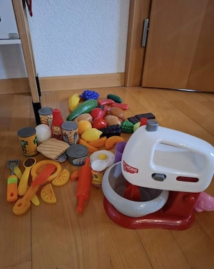 Spieleküche mit viel Zubehör Bild 2