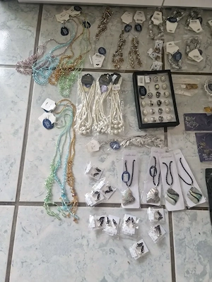 Schmuck Restposten Modeschmuck Flohmarkt Starterpaket Ohrringe Armreifen Markt Verkauf S1 Bild 4