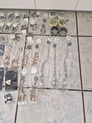 Schmuck Restposten Modeschmuck Flohmarkt Starterpaket Ohrringe Armreifen Markt Verkauf S1 Bild 3