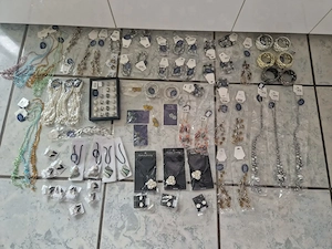 Schmuck Restposten Modeschmuck Flohmarkt Starterpaket Ohrringe Armreifen Markt Verkauf S1 Bild 2