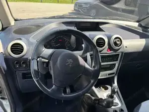 Peugeot 1007 Bild 12
