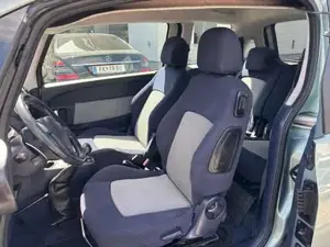 Peugeot 1007 Bild 10