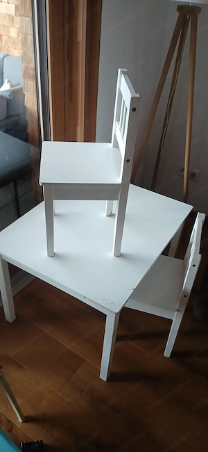 Sitzgruppe für Kinder  abzugeben 