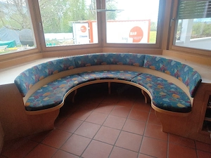 Rundbank und Tisch in Esche Bild 2