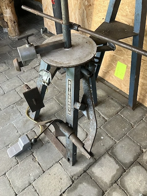 Reifenmontiermaschine Bild 2