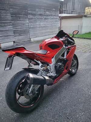 Aprilia rsv4 Bild 8