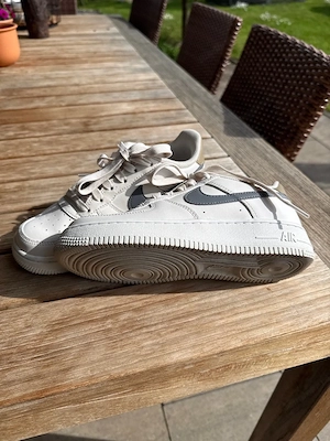 Nike Air Sneakers Gr 35 Bild 4