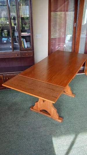 Tisch und 2 Stühle  Bild 4