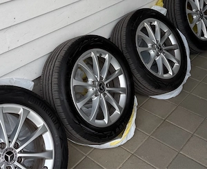 Nabendeckel Radkappen Satz schwarz mit Lorbeerkranz Original Mercedes Benz Bild 2