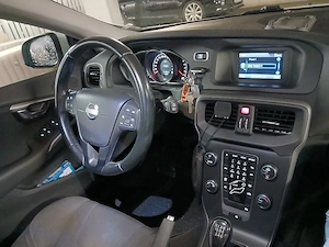 Volvo V40 T2 1.6 Benziner Bild 2