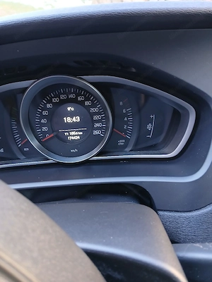 Volvo V40 T2 1.6 Benziner Bild 3