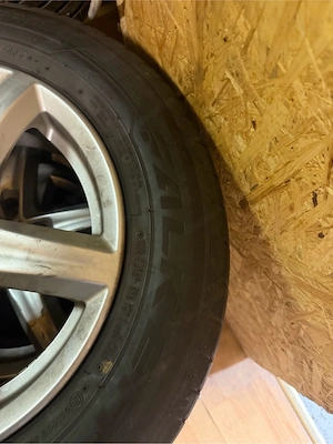 195 65 15 alufegen für vw golf 5 reifen sind abgelaufen Bild 4