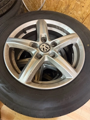 195 65 15 alufegen für vw golf 5 reifen sind abgelaufen Bild 2