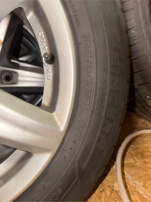 195 65 15 alufegen für vw golf 5 reifen sind abgelaufen Bild 5