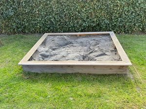 Sandkasten mit Abdeckung zu verkaufen Bild 2