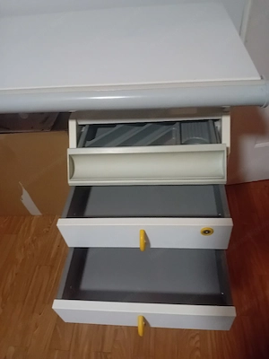 Schreibtisch zu verschenken Bild 2