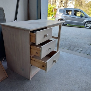 Kleiner Schreibtisch zu verschenken  Bild 2