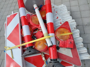 Verkehrsschilder Baustellenabsperrung Leitbalken Bild 2