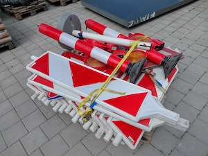 Verkehrsschilder Baustellenabsperrung Leitbalken Bild 4