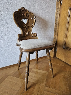 Montafonertisch massiv mit Intarsien Bild 4