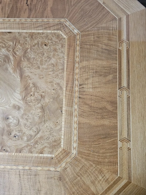 Montafonertisch massiv mit Intarsien Bild 2