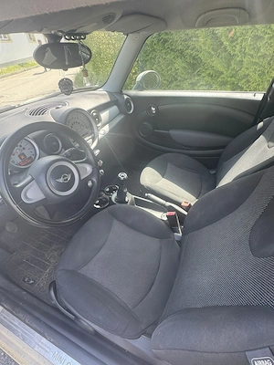 Mini Cooper One R56 Bild 3